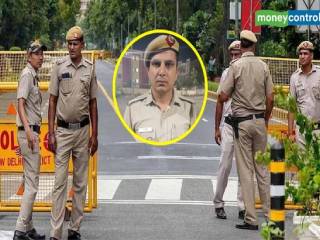 Delhi Constable Crushed By Car : देहलीमध्ये पोलीस शिपायाला चारचाकीने चिरडले !