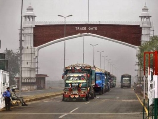 India Bans All Imports From Pakistan : भारताकडून पाकसमवेतच्या आयात आणि निर्यात यांवर बंदी