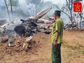 Myanmar Rebels Attack : म्यानमारमध्ये बंडखोरांनी चीनचे लढाऊ विमान मशीनगनद्वारे गोळीबार करून पाडले