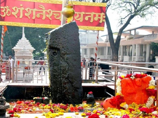 Shani Shingnapur Temple : श्री शनिशिंगणापूर देवस्थानाने ११४ मुसलमान कर्मचार्‍यांना नोकरीवरून काढले !