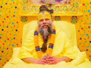 Premanand Maharaj : प्रेमानंद महाराजांची राधा राणी सेवा करत असल्याचे वादग्रस्त छायाचित्र प्रसारित !