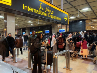 Pakistanis Leaving Country : गेल्या ३ वर्षांत ३० लाख पाकिस्तानी लोकांनी देश सोडला