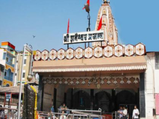 १३ टक्के वेतनवाढीच्या आश्वासनानंतर ‘शनैश्वर देवस्थान’मधील कर्मचार्‍यांचे उपोषण मागे !