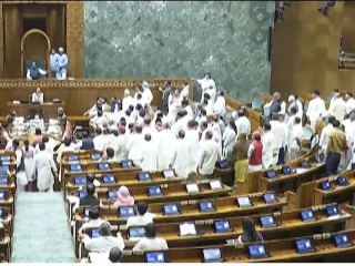 Parliament Monsoon Session 2025 : संसदेच्या पावसाळी अधिवेशनाच्या पहिल्याच दिवशी ‘ऑपरेशन सिंदूर’वरून गदारोळ