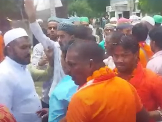 Prayagraj Kanwar Yatra Attack : प्रयागराज (उत्तरप्रदेश) येथील मुसलमानबहुल गावात कावड यात्रेवर तलवार आणि काठ्या यांद्वारे आक्रमण