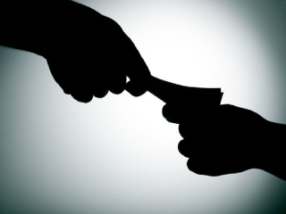 एवढी बेहिशोबी संपत्ती गोळा केली जात असतांना सरकार झोपले होते का ?