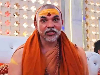 देशाची फाळणी करणारे भगवा आतंकवादाविषयी बोलत आहेत ! – Swami Avimukteshwaranand Saraswati