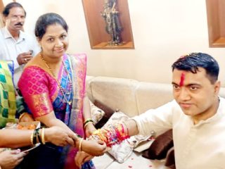 सनातन संस्थेच्या वतीने मान्यवरांना रक्षाबंधन !