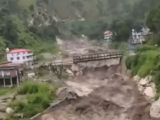 Himachal Pradesh Cloudburst : हिमाचल प्रदेशमध्ये ढगफुटी; ३२३ रस्ते बंद !