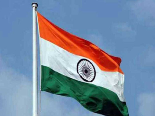 राष्ट्रध्वज उलटा फडकवला : पावशी सरपंचांच्या विरोधात गुन्हा नोंद