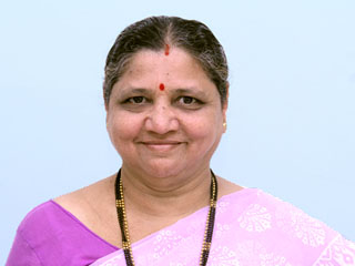देवद (पनवेल) येथील सनातनच्या आश्रमातील परात्पर गुरु पांडे महाराज यांच्या खोलीत बसून नामजप करतांना साधिकेला भगवान परशुराम यांचे दर्शन होणे