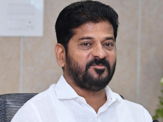 CM Revanth Reddy : भाग्यनगर (तेलंगाणा) येथे सार्वजनिक गणेशोत्सवात श्री गणेशाला मुख्यमंत्री रेवंत रेड्डी यांच्या वेशात दाखवले !
