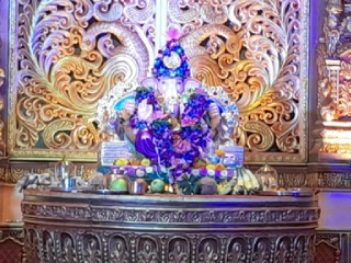 संस्कृती आणि परंपरा यांचे वर्षानुवर्षे जतन करणारी गिरगाव येथील सार्वजनिक गणेशोत्सव मंडळे !