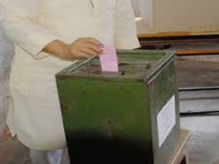 Karnataka Elections : कर्नाटकात मतदान यंत्रांद्वारे नाही, तर मतदान पत्रिकेद्वारे होणार निवडणुका !