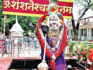 अहिल्यानगरच्या जिल्हाधिकार्‍यांनी शनिशिंगणापूर देवस्थानाच्या कार्यालयाला टाळे लावले !