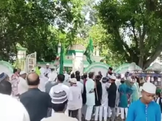 Maulana Controversial Remarks : तिरंग्याऐवजी इस्लामचा ध्वज फडकावण्याचा सल्ला देणार्‍या मौलानाला अटक