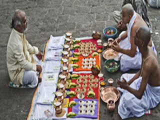 Kashi Online Pind Daan : काशीमध्ये ऑनलाईन होत आहेत पिंडदान विधी !