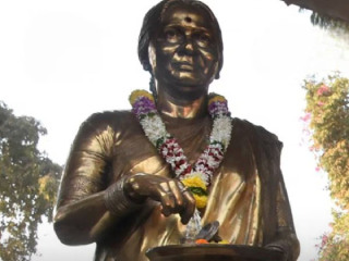 स्वर्गीय मीनाताई ठाकरे यांच्या पुतळ्यावर रंग फेकणार्‍याला १४ दिवसांची न्यायालयीन कोठडी