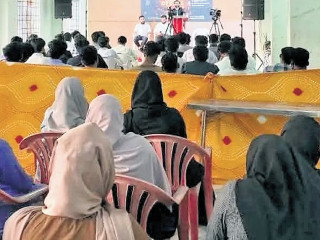 Kerala College Curtain :  केरळमधील एका महाविद्यालयातील चर्चासत्रात विद्यार्थी आणि मुसलमान विद्यार्थिनी यांच्यामध्ये लावण्यात आला पडदा !