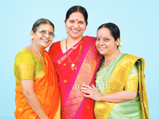 हे बिंदामाते, सर्वस्व आमचे गुरुचरणी समर्पित करून घ्यावे ।