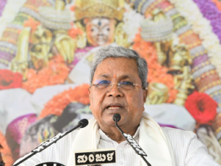 Karnataka CM Siddaramaiah : (म्हणे) ‘सणासुदीच्या निमित्ताने घाणेरडे राजकारण नको;  राज्यघटना धर्मनिरपेक्ष आहे !’
