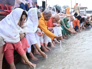 Samoohik Tarpan : धर्मरक्षणार्थ प्राणार्पण करणार्‍या ८० कोटी हिंदूंसाठी हरिद्वार येथे सामूहिक तर्पण !
