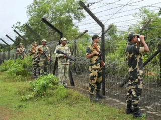 Tripura Bangladeshi Infiltrators : आगरतळा (त्रिपुरा) येथील ‘डिटेन्शन सेंटर’मधून १० बांगलादेशी घुसखोर पळाले !