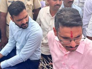 जिल्हाधिकारी कुमार आशीर्वाद यांची पूरग्रस्त गावांना भेट ! 