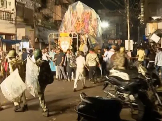Odisha Durga Immersion Attack : कटक (ओडिशा) येथे दुर्गापूजा विसर्जन मिरवणुकीवर मुसलमानांची दगडफेक !