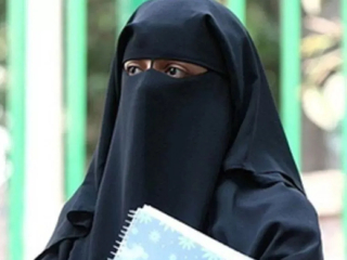 Kerala Hijab Row : केरळमधील एका कॉन्व्हेंट शाळेत मुसलमान विद्यार्थिनी हिजाब घालून आल्याने तणाव