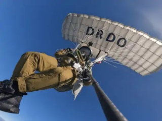 DRDO Military Parachute : भारताकडून स्वदेशी बनावटीच्या सैन्याच्या ‘पॅराशूट’ची यशस्वी चाचणी