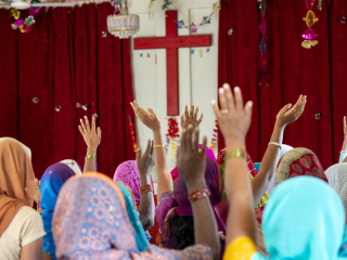 Missionaries Conversion Racket Chhattisgarh : भोळ्याभाबड्या हिंदु महिलांशी जवळीक साधून त्यांचे धर्मांतर केले जात असल्याचे उघड !