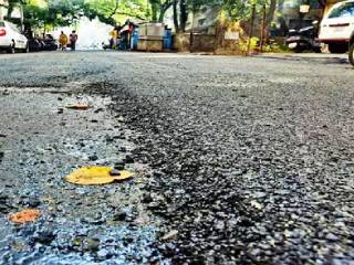 खड्ड्यांमुळे त्रस्त पुणेकरांची ३ महिन्यांचा कर न घेण्याची प्रशासनाकडे मागणी !