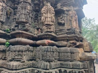 देशातील सर्वांत प्राचीन अंबरनाथ येथील शिवमंदिराला तडे, शिल्पे भग्न; मात्र संवर्धनाकडे पुरातत्व विभागाचे दुर्लक्ष !