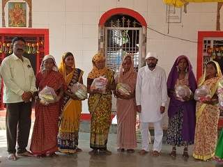२५ गरीब कुटुंबांना ‘दिवाळी कीट’ वाटप