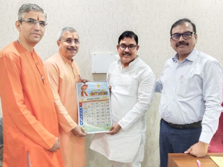 देहली येथे डिसेंबर मासात होणार्‍या ‘सनातन राष्ट्र शंखनाद महोत्सवा’चे विविध मान्यवरांना निमंत्रण !