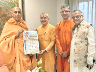 हिंदु जनजागृती समितीच्या वतीने आचार्य महामंडलेश्वर आणि जुना आखाडा पीठाधीश्वर स्वामी अवधेशानंदगिरीजी महाराज यांची भेट !