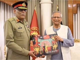 Bangladesh Distorts Indian Map : महंमद युनूस यांनी पाकिस्तानी सैन्यदलप्रमुखांना भेट दिलेल्या बांगलादेशाच्या नकाशात भारताची ७ राज्ये दाखवली !