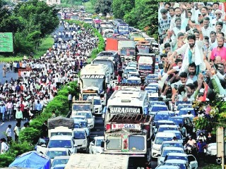 बच्चू कडू यांचे शेतकर्‍यांच्या कर्जमाफीसह २२ मागण्यांसाठी आंदोलन !