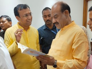 Shankhnad Mahotsav Delhi : देहली येथे होणार्‍या ‘सनातन राष्ट्र शंखनाद महोत्सवा’चे लोकसभेचे अध्यक्ष ओम बिर्ला यांना निमंत्रण !