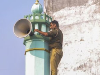 UP Loudspeaker Action : लक्ष्मणपुरीमध्ये पोलिसांनी ४० मशिदींवरील भोंगे हटवले !