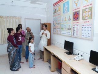 प्रसिद्ध लेखक शंतनू गुप्ता यांची रामनाथी, गोवा येथील सनातनच्या आश्रमाला सहकुटुंब सदिच्छा भेट !