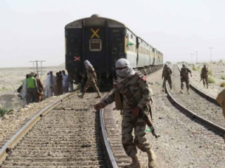 Jaffar Express Attack : बलुचिस्तानच्या स्वातंत्र्यसैनिकांनी पुन्हा केले ‘जाफर एक्सप्रेस’ला लक्ष्य : रेल्वे रुळ उद्ध्वस्त !