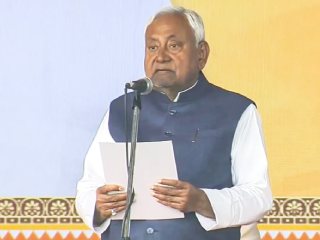 Nitish Kumar:  नितीश कुमार पुन्हा बिहारचे मुख्यमंत्री : २६ मंत्र्यांनीही घेतली शपथ