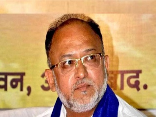 (म्हणे) ‘कुंभमेळ्यासाठी १४ सहस्र कोटी आहेत; पण मुलांच्या शिक्षणासाठी २ सहस्र कोटी नाहीत !’