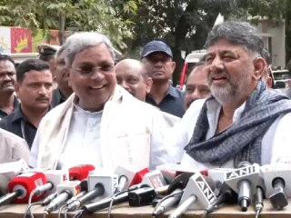 (म्हणे) ‘तुम्ही आयुष्यात काहीतरी गमावत आहात !’ – Siddaramaiah To Journalist