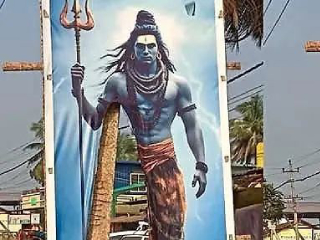 होन्नाळी (कर्नाटक) येथे भगवान शिवाचे चित्र असलेला फलक अज्ञातांनी फाडला !