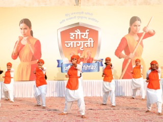 हे हिंदु नारी, नाही तू अबला, हो सबला, हो तू रणरागिणी ।