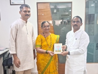 देहली येथील सनातन राष्ट्र शंखनाद महोत्सवाचे मान्यवरांना निमंत्रण !