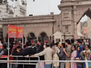 उज्जैन, अयोध्या, काशी आणि वृंदावन येथे दर्शनासाठी भाविकांची प्रचंड गर्दी !